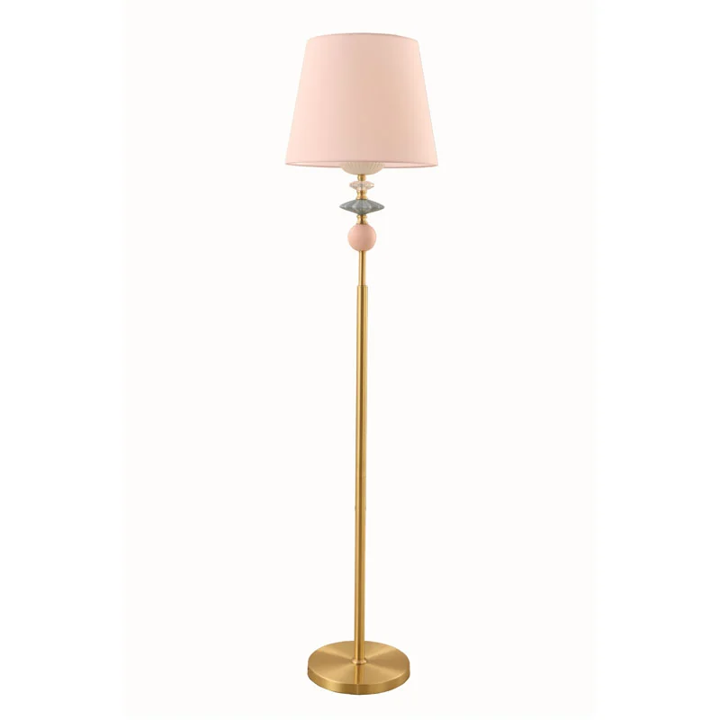 Miért válassza a Sandy Gold Dob ernyős porcelán állólámpát?